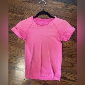 Sonic pink swiftly tech race length short sleeve
